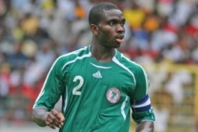 Joseph Yobo scrambles in the goal to earn Nigeria a 1-0 win over Sierra Leone.