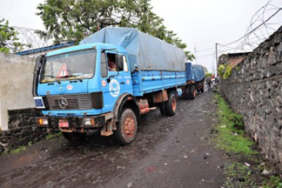 L'un des camions du HCR arrive à Goma avec de l'aide pour les déplacés.