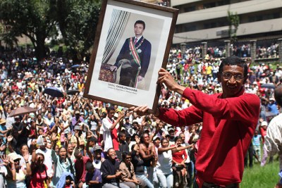 Supporters du président déchu Marc Ravolamanana, manifestant le jour de la prestation de serment du président de la Transition, Andry Rajoelina à la Place de la Démocratie.