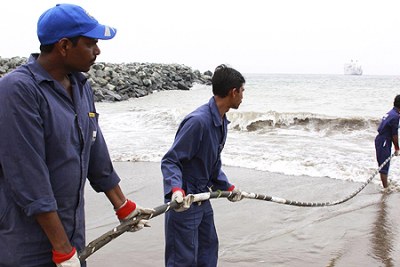 Teams laying fibre optic cable to the shores of Mombasa, Kenya.