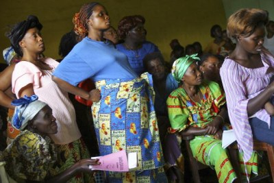 Women voters of Mongwalu listen to a UN pre-election presentation by a Political Affairs Officer. (file photo)