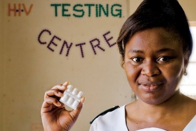 A nursing sister displays anti-retroviral (ARV) pills which are given to patients testing HIV positive (file photo).