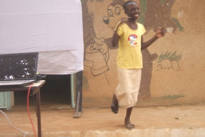 une élève de l'ecole le Camp lors de la Campagne sur les compétences en lecture au Sénégal