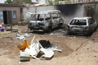 Des véhicules brûlés au Bureau de la Collectivité locale PDP à U/Sarki Kaduna par les jeunes fâchés.