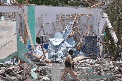 A suicide bomber detonated an explosives-laden truck at a government compound in Mogadishu.