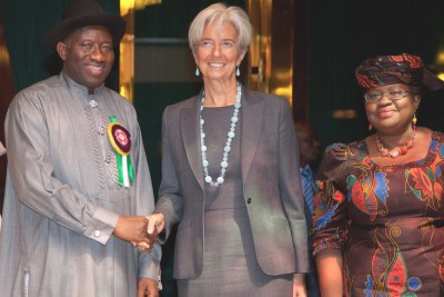 IMF Managing Director Christine Lagarde is greeted by Nigeria's President Goodluck Jonathan as Finance Minister Ngozi Okonjo-Iweala looks on.