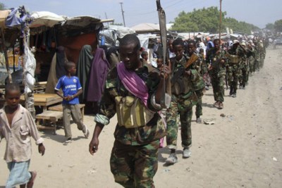 Al-Shabaab fighters surrender to TFG troops in Gedo region (file photo).