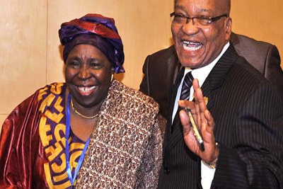 Le président Jacob Zuma félicite  Nkosazana Dlamini-Zuma de son élection comme première femme africaine à la tête de l'UA.