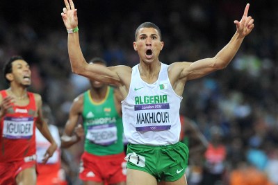 L'algérien Taoufik Makhloufi célébrant sa victoire sur 1500m.