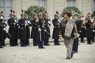 Sirleaf Inspects the Guard of Honor in Paris.