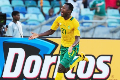 Le Sud-africain Siyabonga Sangweni célébrant le premier but de son équipe contre l'Angola dans la Coupe d'Afrique des Nations 2013