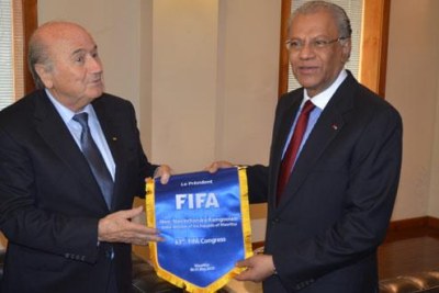 Rencontre entre Sepp Blatter, président de la FIFA, et le Premier ministre, Navin Ramgoolam, mercredi 29 mai, au bâtiment du Trésor.