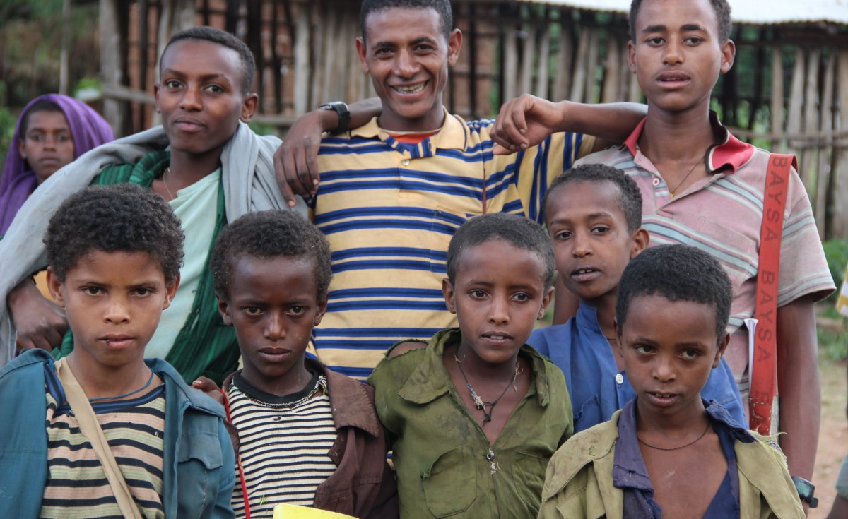 Житель северной африки 6. Семья эфиопов. Семья в Эфиопии. Брак в Эфиопии. Эфиопия семья в традициях Эфиопский.