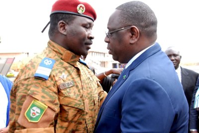 Le Président Macky Sall du Sénégal en compagnie du Lt. Col Isaac Zida à Ouagadougou.