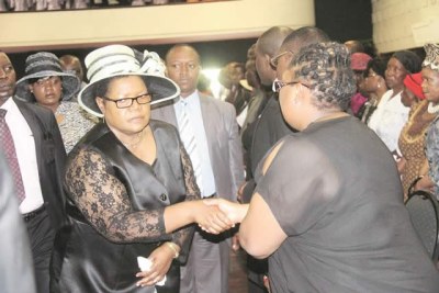 Vice President Joice Mujuru appeared at the burial of Cde Lloyd Dube.