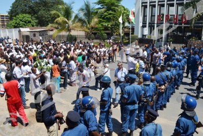 About 300 women in downtown Bujumbura faced police as they called for respect for the Constitution and for the release of those arrested in earlier protests.