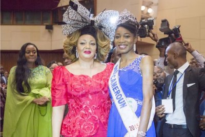 La première dame Chantal Biya et Jessica Lidie Ngoua Nseme Miss Cameroun 2015