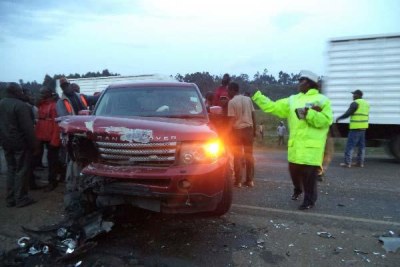 Residents of Manguo village in Limuru constituency at the scene of a road crash along Nairobi-Nakuru highway, involving a Range Rover Sport said to belong to Apostle James Ng'ang'a.