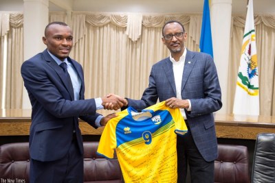 President Kagame receives a replica of the national jersey from Amavubi skipper Jacques Tuyisenge at Village Urugwiro in Kigali.