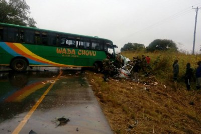 A bus and a minibus collided between Munyumbi and Kabwe.