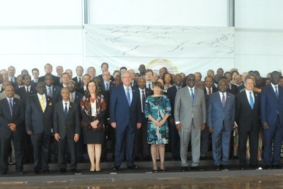 Photo officielle de la 41ème session de la Conférence conjointe des ministres APC et UE, Dakar le 28-04-2016.