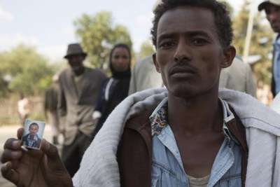 Des manifestants pacifiques ont été abattus en Ethiopie au cours de manifestations de grande ampleur dans la région Oromia . Les manifestations ont commencé en Novembre 2015 .