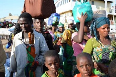 Réfugiés burundais arrivant en Tanzanie.
