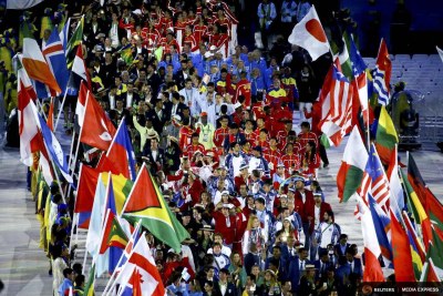 Les athlètes participant à la cérémonie de clôture des Jeux Olympiques Rio 2016.