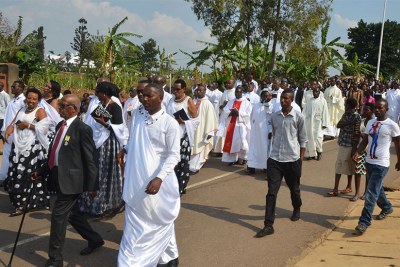 Thousands of mourners turned up for the burial of King Kigeli V Ndahindurwa who was laid to rest  in Nyanza District.