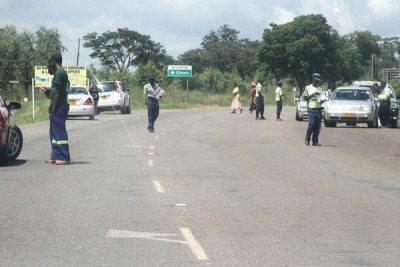 Traffic police officers mount a roadblock along Harare-Bulawayo Road in Norton (file photo).