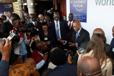 Jacob Zuma s'adressant aux journalistes après son passage au Forum économique mondial le 3 Mai 2017 à Durban