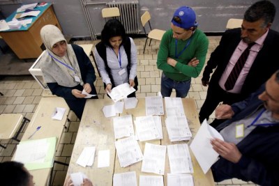 Dépouillement des votes à l'issue des élections législatives à Alger, le jeudi 4 mai 2017.