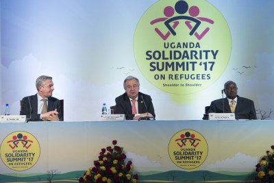 Le ’Sommet de la solidarité’ à Kampala, en Ouganda. Le Secrétaire général António Guterres (au centre) co-préside le sommet avec le Président ougandais Yoweri Museveni (à droite) et le Haut Commissaire des Nations Unies pour les réfugiés, Filippo Grandi (à gauche).