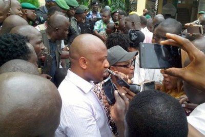 Chukwudi Dumeme Onuamadike (Evans) speaking to journalists when he was paraded by the Nigerian Police.