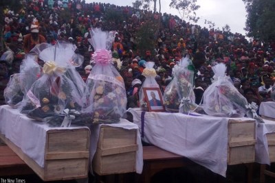 Residents of Nyabimata at the burial of the 16 residents who were struck by lightening.