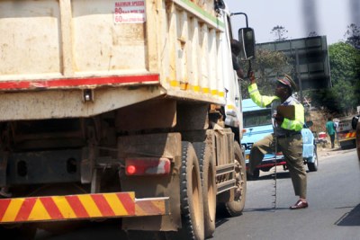 A truck driver negotiating with a traffic police officer at a roadblock in Harare (file photo).