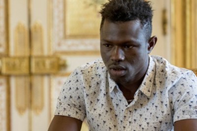 Mamoudou Gassama has been given temporary residency papers and offered a job as a firefighter in Paris.