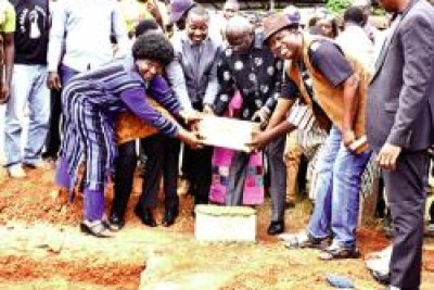 Pose première pierre stèle Thomas Sankara au Burkina Faso