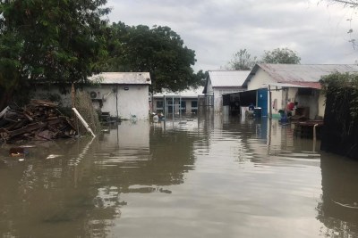 Rising waters in MSF’s primary healthcare centre and compound in Pibor town forced us to reduce life-saving activities and discharge patients.