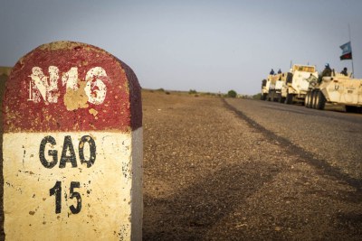 Un convoi de Casques bleus sur une route vers Gao, dans le nord-est du Mali. (archive)