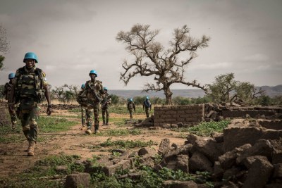 Mali soldiers on patrol (file photo).