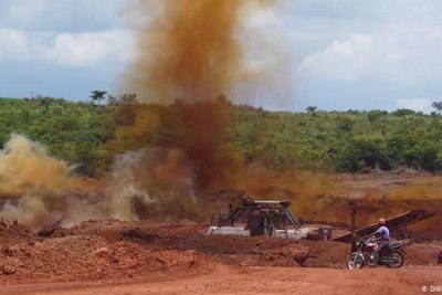 Daily blasts shake the Debele mine in the province of Kindia in western Guinea-Conakry. The workers use dynamite to blow up the quarry rock. The rock is made up of bauxite ore, one of the main components for aluminium production (File photo).