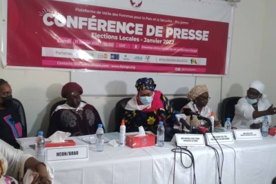 La conférence de presse de la plateforme de veille des femmes de la société civile du Sénégal pour des élections apaisées Etu Jamm