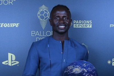 La cérémonie du Ballon d'Or a permis de décerner le Prix Socrates . La nouvelle distinction revient à l'attaquant du Bayern Munich Sadio Mané .