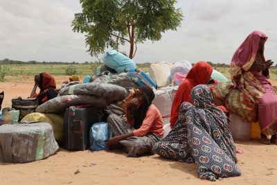 Une mère et ses quatre filles arrivent au Tchad en provenance du Soudan (photo d'archives).