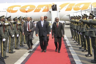 Arrivée du Président cubain, Miguel Mario Díaz-Canel Bermúdez à Luanda