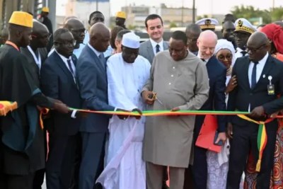 Le président de la République Macky Sall a inauguré, dimanche, à Guédiawaye, le Bus rapid transit (Brt)