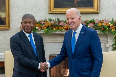 President Biden welcoming President João Manuel Gonçalves Lourenço to the Oval Office in November 2023.